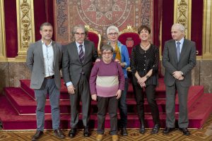 El vicepresidente Laparra y Miguel Echarri con Javier Goldáraz, María Cruz Orcajo y Arantxa Garatea, representantes de las dos entidades premiadas