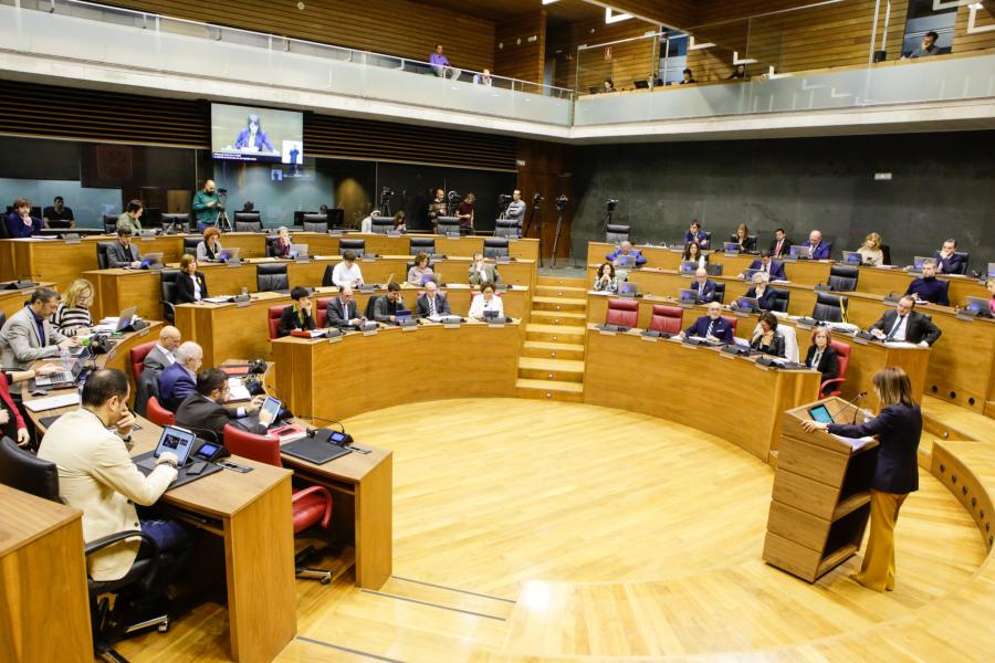 Fotografía del salón de plenos del Parlamento de Navarra