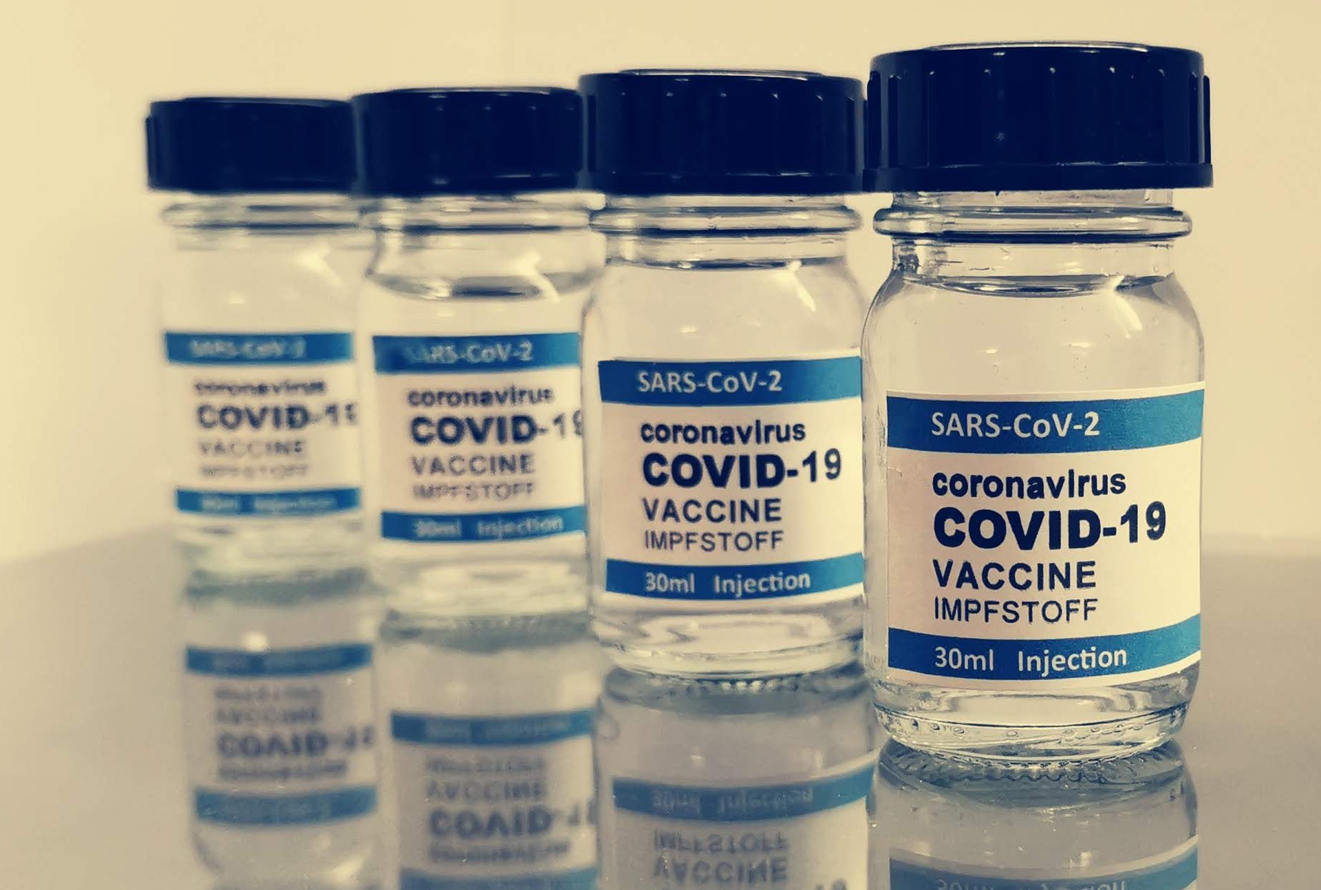 Imagen de varios viales con la vacuna contra el coronavirus