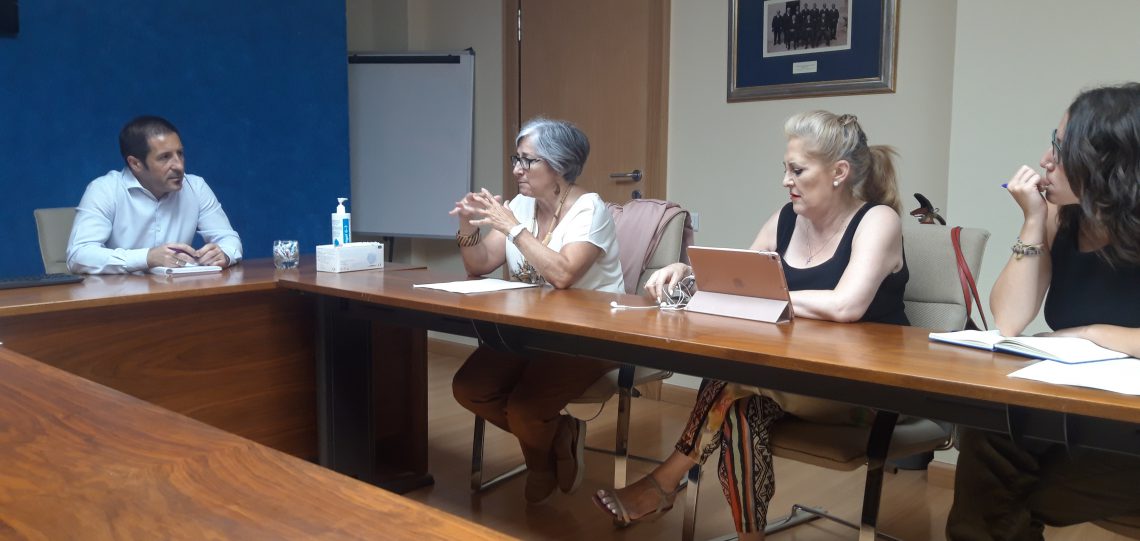 Imagen de un momento de la reunión. De izquierda a derecha: Juan Carlos Castillo, Mariluz Sanz, Pilar Herrero y Mónica Íñigo