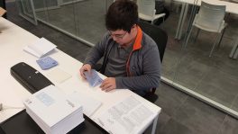 Gureak Navarra fabrica y realiza el envío de la nueva tarjeta de estacionamiento para personas con discapacidad de Navarra