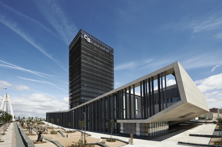 Fotografía del Edificio Badajoz Siglo XXI, desde el exterior.
