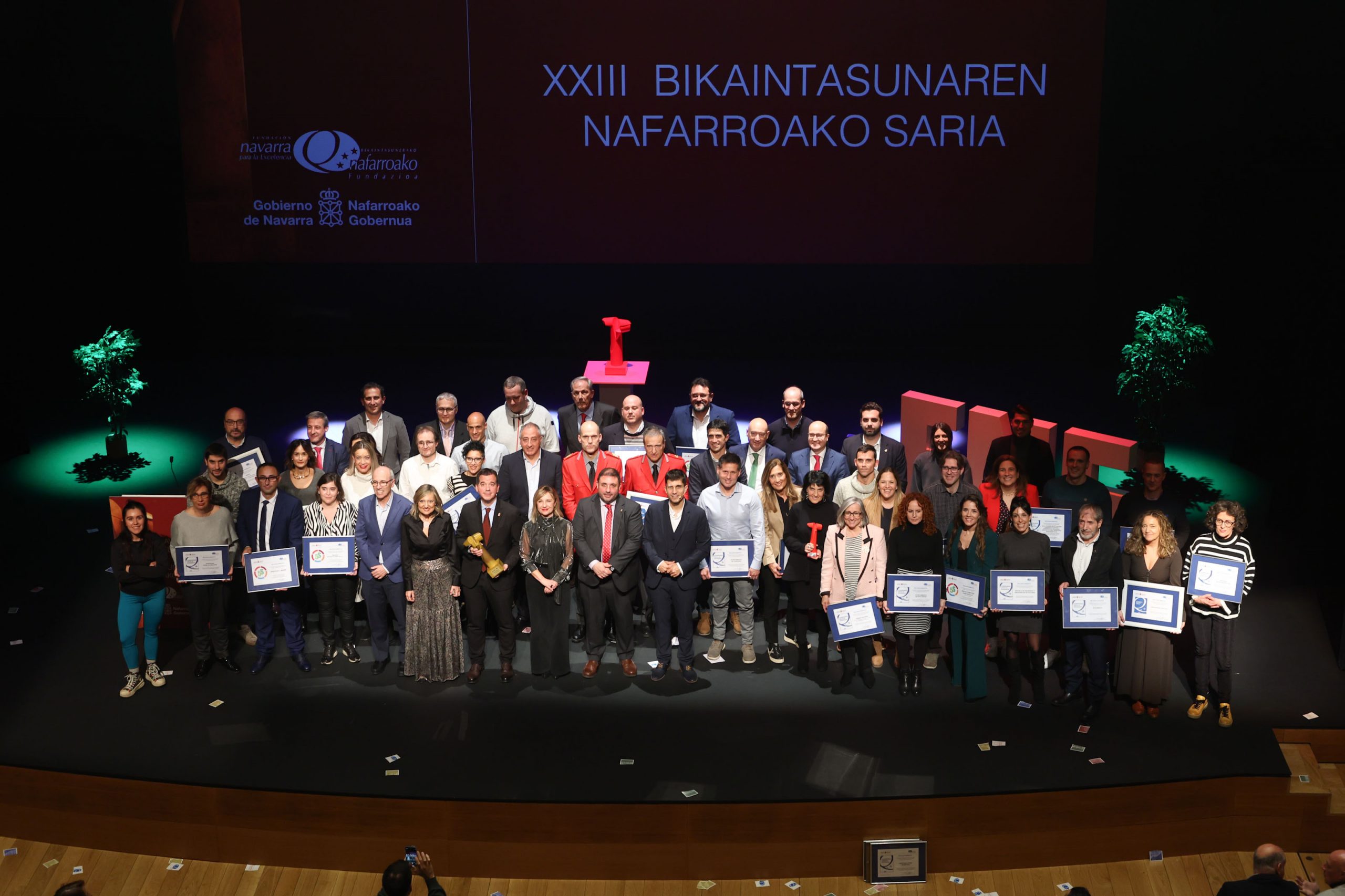 Foto grupal de los Premios Navarro de la Excelencia. Fuente: Gobierno de Navarra