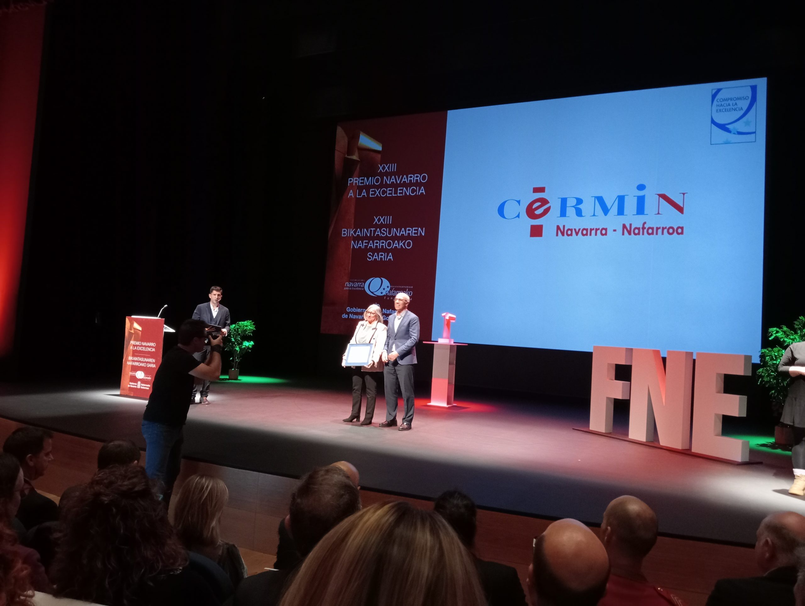 Mariluz San, presidenta de Cermin, en el momento de entrega del premio 'Modelo de Gestión Avanzada' en la gala Fundación Navarra para la excelencia