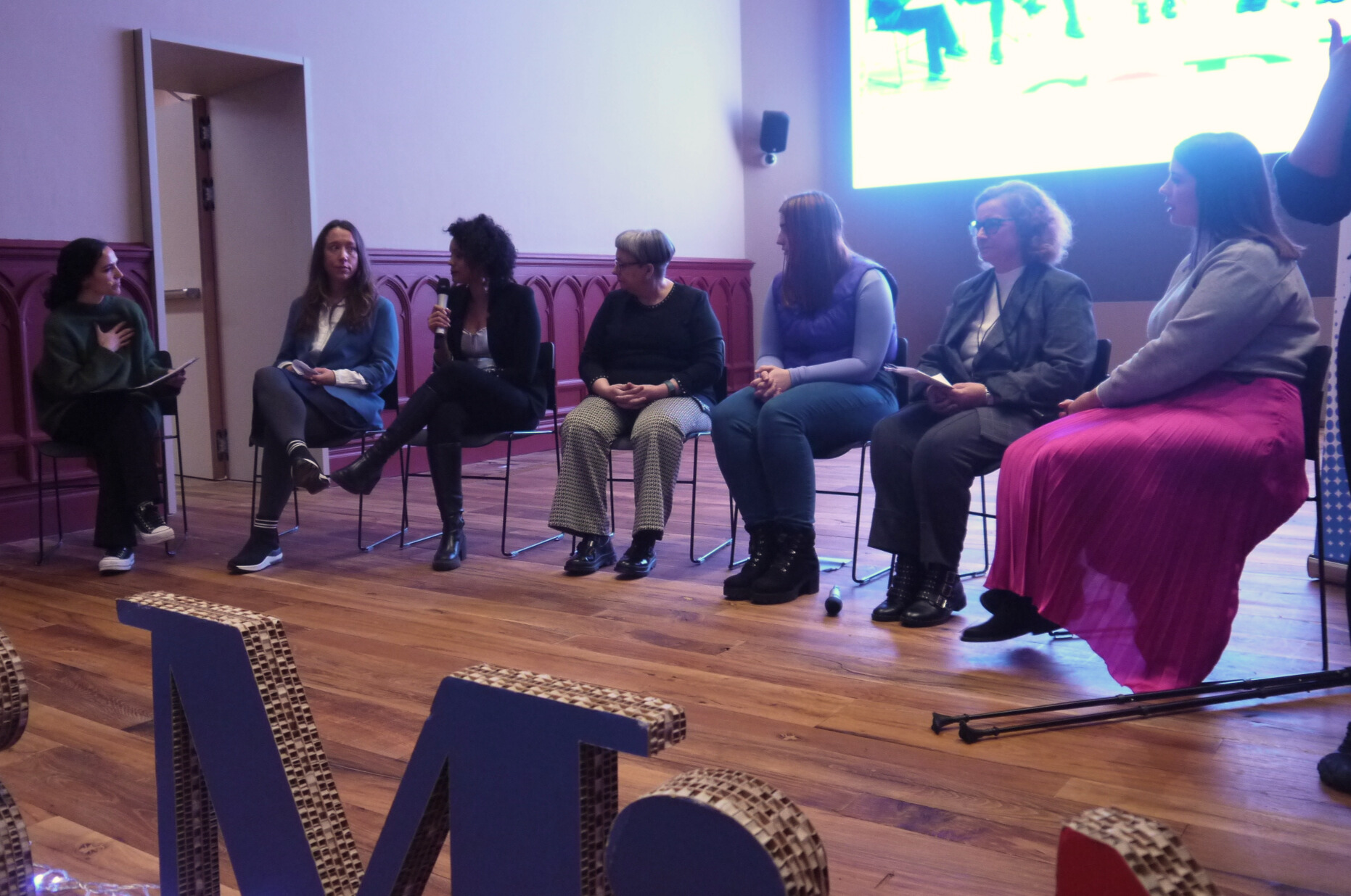 Intervenciones de María José Irigoyen, Lorena Burriel, Lisbeht de la Cruz, Gema Mucientes, Estrella Fernández y Bárbara Trébol.