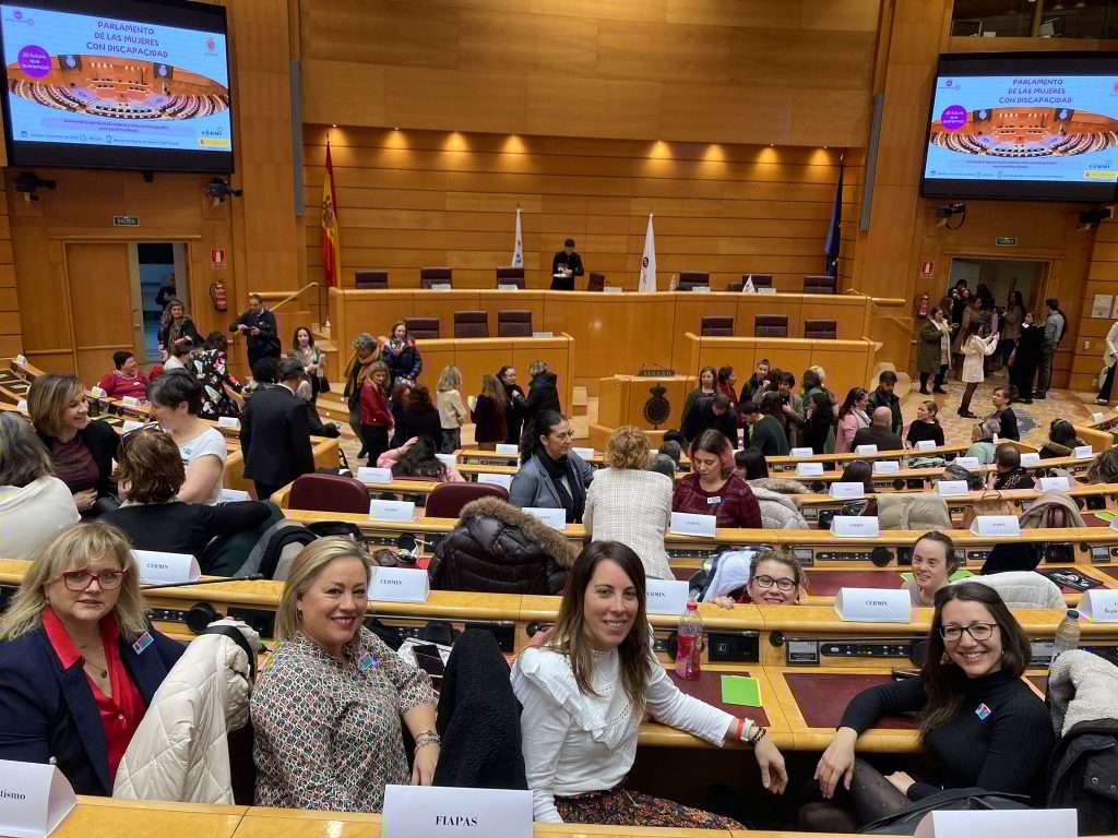 Delegación de CERMIN Navarra en el Senado, antes de empezar la jornada de 'Parlamento de Mujeres'