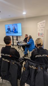Momento de intervención de Imelda Rey, junto a Mariluz Sanz