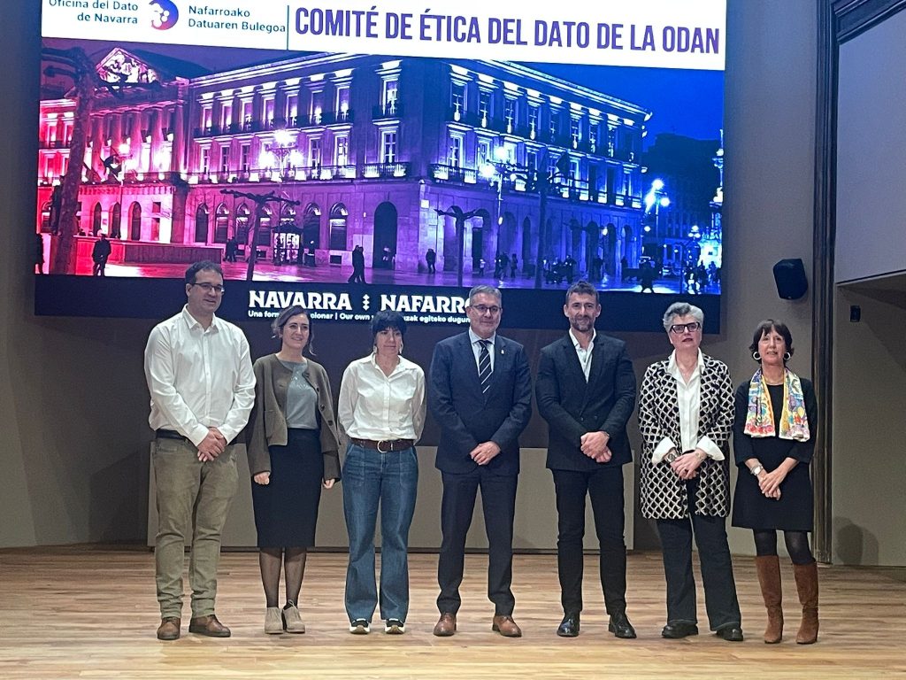 fotografía de grupo, aparece Arantxa Garatea