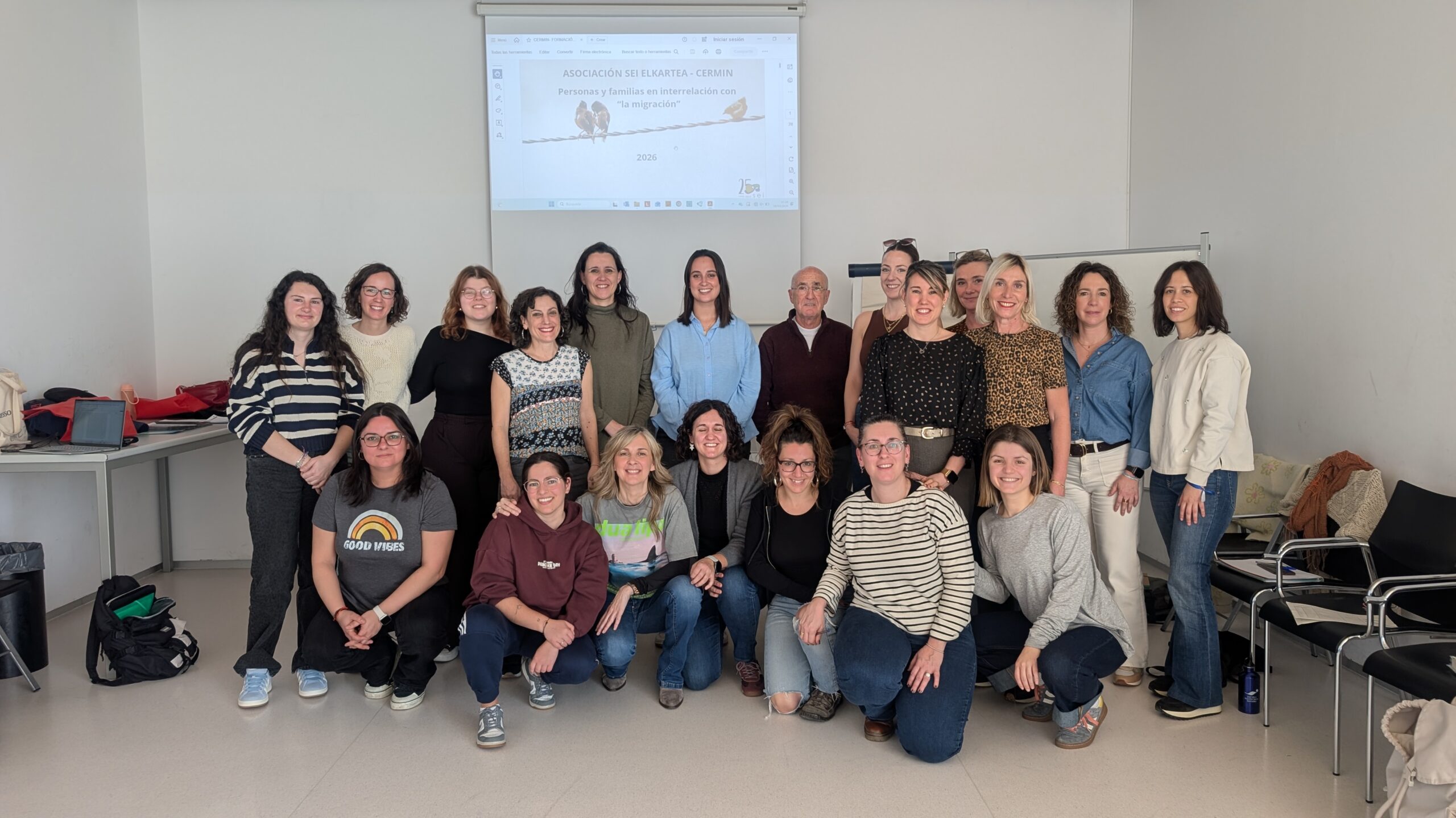 FOTOGRAFÍA DE GRUPO DE LAS PERSONAS ASISTENTES A LA FORMACIÓN