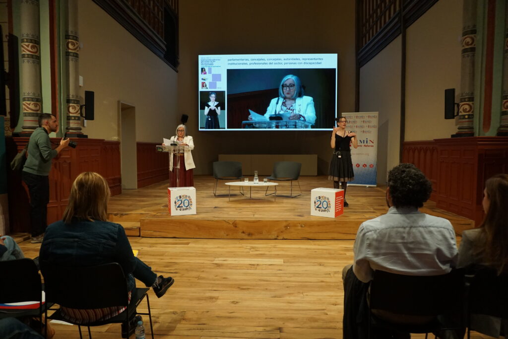 Momento de intervención de Mariluz Sanz presidenta de cermin