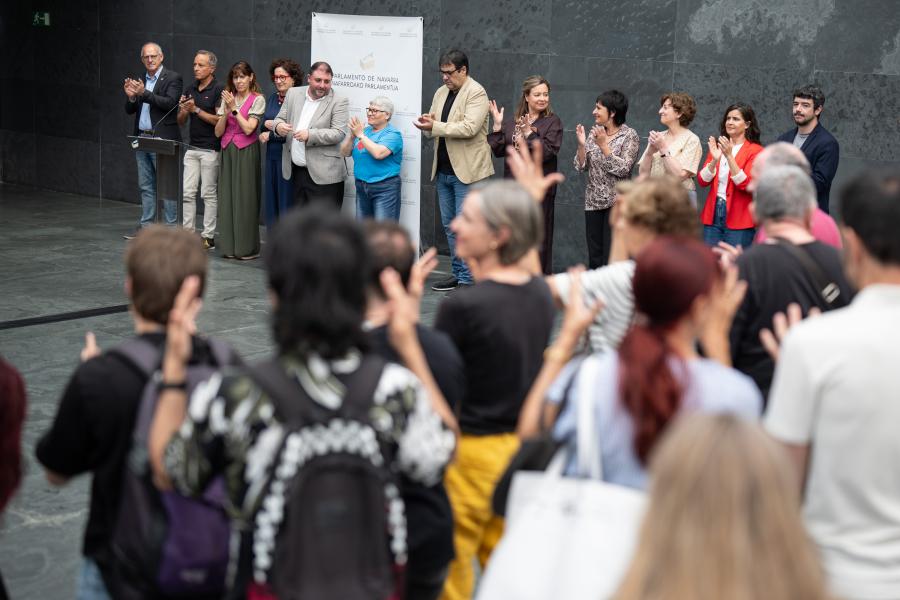 ACTO EN EL PARLAMENTO CON MOTIVO DE LA LENGUA DE SIGNOS
